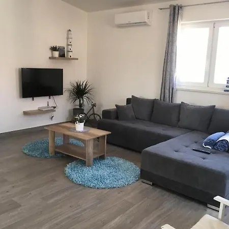 Feral Apartment *